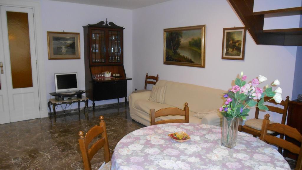 Casa Sannazzaro Appartement Napels Kamer foto